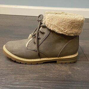 NWOT: Sonoma Goods for Life Women's Grey and Cream Boots Size 6